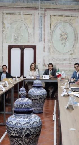 El Dr. Felix Cerezo Pdte. de la <a href="/CDHPuebla/">CDH Puebla</a> , que preside la Comisión de Género de la <a href="/BMA_Abogados/">Barra Mexicana, Colegio de Abogados A.C.</a> Capítulo Puebla, presentó su plan de trabajo que entre otras acciones incluye una revista en conjunto con Barristas del Capítulo y un diplomado internacional de Equidad de Género.