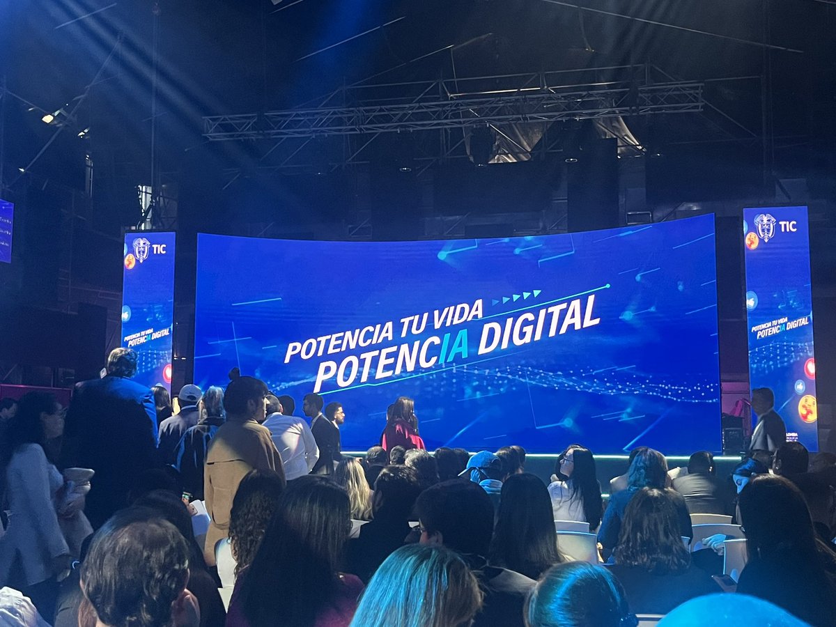 AndresCarboA's tweet image. @camaracomerbog #ClusterSoftware apoyando el lanzamiento de @Ministerio_TIC con la estrategia Colombia Potencia Digital!! !Buena esa!