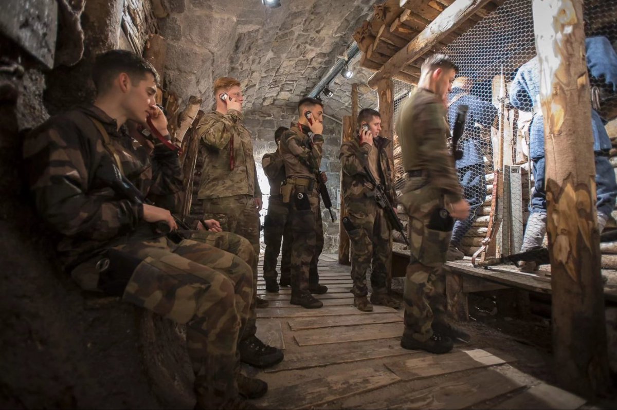 Échange international 🇫🇷🤝🇺🇸 
Le 7e BCA accueille actuellement un élève officier de <a href="/WestPoint_USMA/">U.S. Military Academy at West Point</a>.  

Cette période de 2 semaines en immersion au sein de l'@armeedeterre offre l'opportunité aux futurs décideurs de l'<a href="/USArmy/">U.S. Army</a> d'être intégrés à une section de combat.