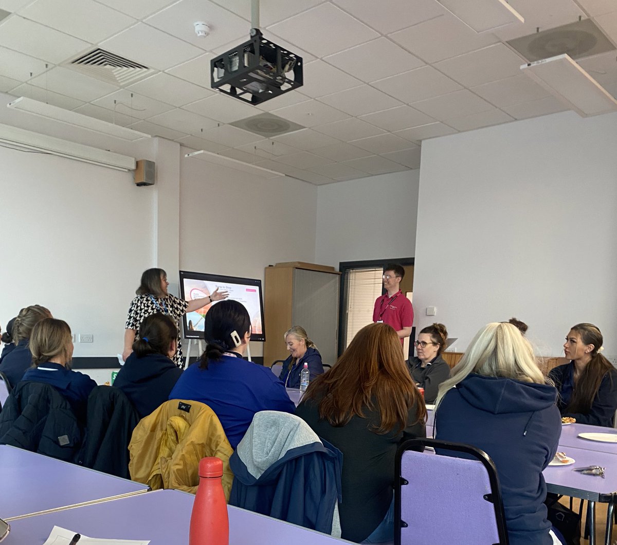 Nic & Caroline have been over at the practice nurse forum today to raise awareness of #socialprescribing in Salford! We talked about working together, examples of connections and SNOMED codes 🖥️  Great to see all our fantastic nurses from across the city! Thanks for having us 🌏