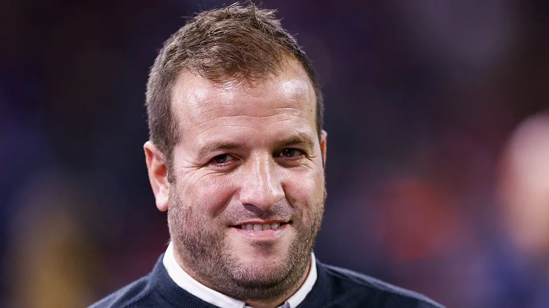 Van der Vaart on David Raya: 🗣️“Take a look at Raya. Is this guy even a goalkeeper? Kane doesn't even make a movement but Raya just falls to the ground already.”