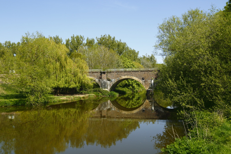 Railway bridge across the River #Medway near #Tonbridge in #Kent, available as #prints and on #gifts here FREE SHIPPING in UK:  lens2print.co.uk/imageview.asp?…
#AYearForArt #BuyIntoArt #landscapes #rivers #bridges #Haysden #reflections #tranquil #tranquility