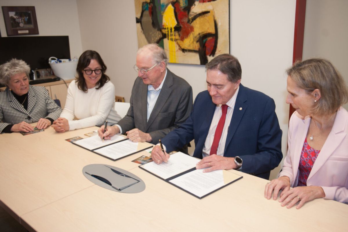 The University of Ottawa @uOttawa has entered into an historic agreement with the Pan American Health Organization @pahowho to expand possibilities for research addressing the health and well-being of Indigenous Peoples on a global scale. shorturl.at/gjlK3