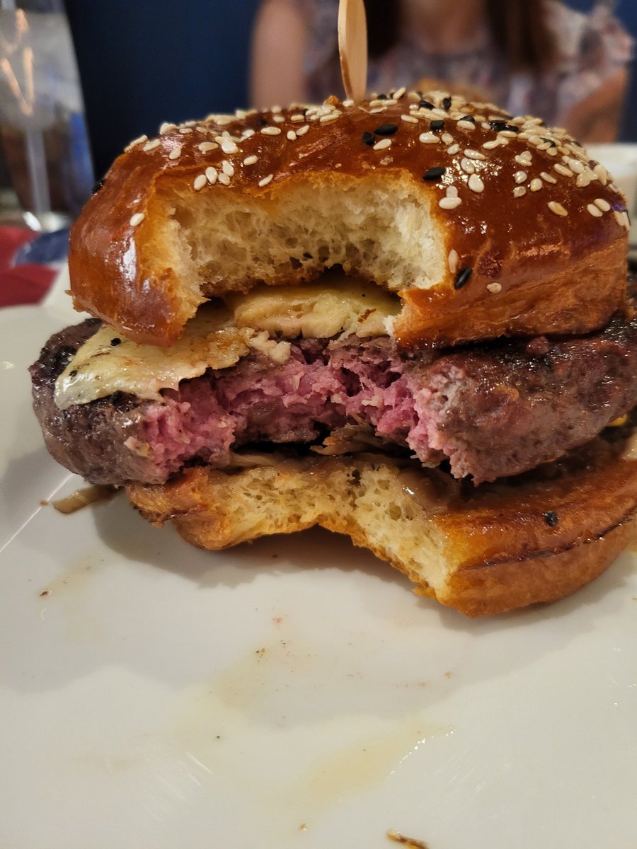 I'm just back from Vegas. Where, uh ... I ate this because Americans are weird. Thankfully, I survived (and it was pretty tasty.) But would you dare eat a burger medium rare? #yeg #yyc