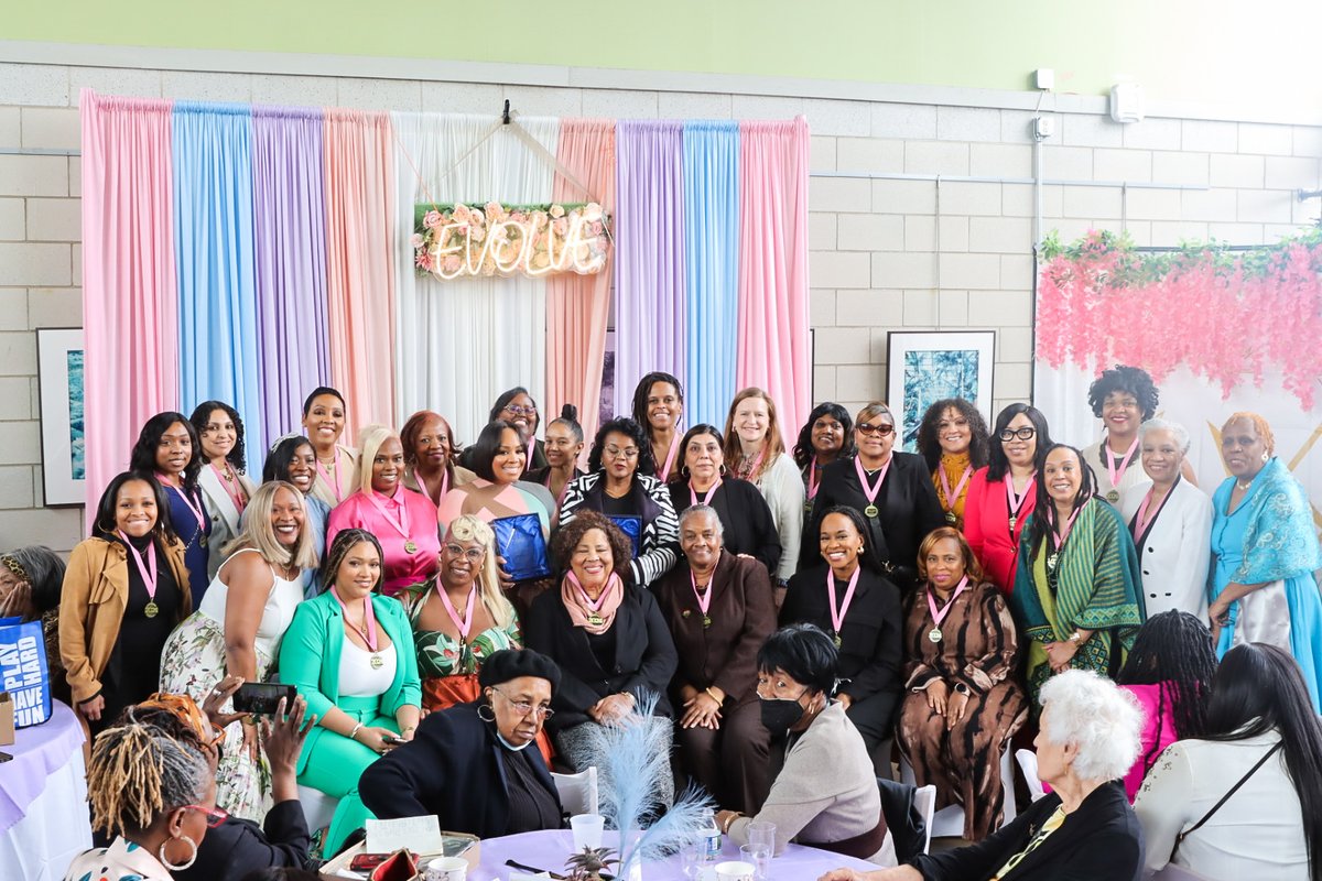 #WEMADE:✨Our 2nd Annual WEMADE Honors Brunch was a success! Check out these beautiful photos of our amazing honorees and guest!💕 

#swankpr #wemadechi #womenshonorsmonth