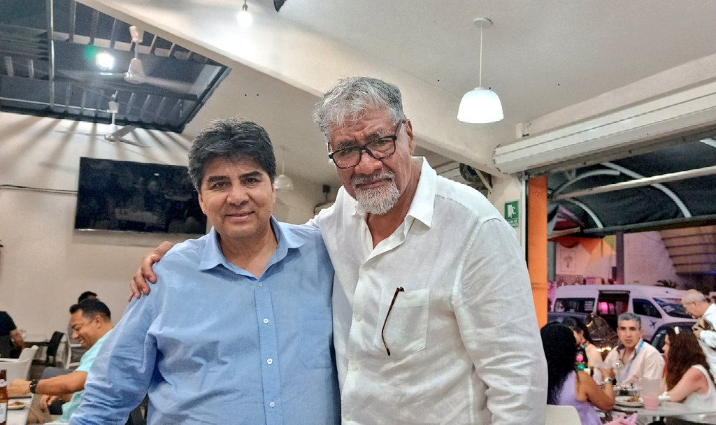 Destacada presencia de Alfredo Pérez Santiago, Presidente de la Agrupación de Guías de Turistas Chóferes y Prestadores de Servicios Turísticos <a href="/agrupacionalm/">agrupaciondeguiasalm</a> durante la inauguración del <a href="/TianguisTurisMX/">Tianguis Turístico México Oficial</a>, quien además se reunió con <a href="/TorrucoTurismo/">MiguelTorrucoMarqués</a> <a href="/SECTUR_mx/">SECTUR México</a>, <a href="/EvelynSalgadoP/">Evelyn Salgado Pineda</a>