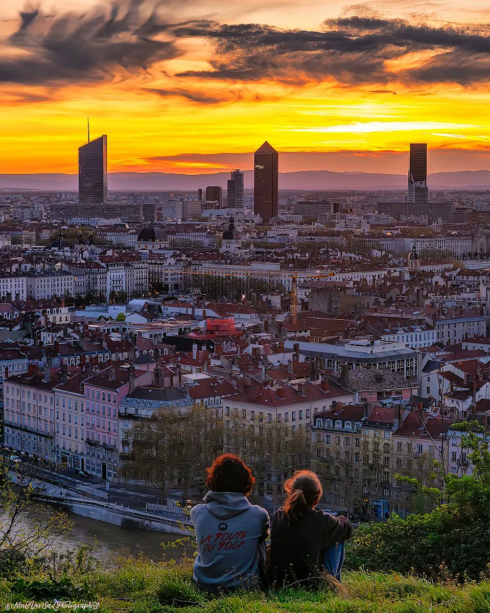 ' Lugdunum et sa Dame nature 🏞 🦁 ' Par © Ninoversalphotography (Instagram /Facebook) #Lyon #picoftheday #pictureoftheday #photooftheday #photography #sunrise