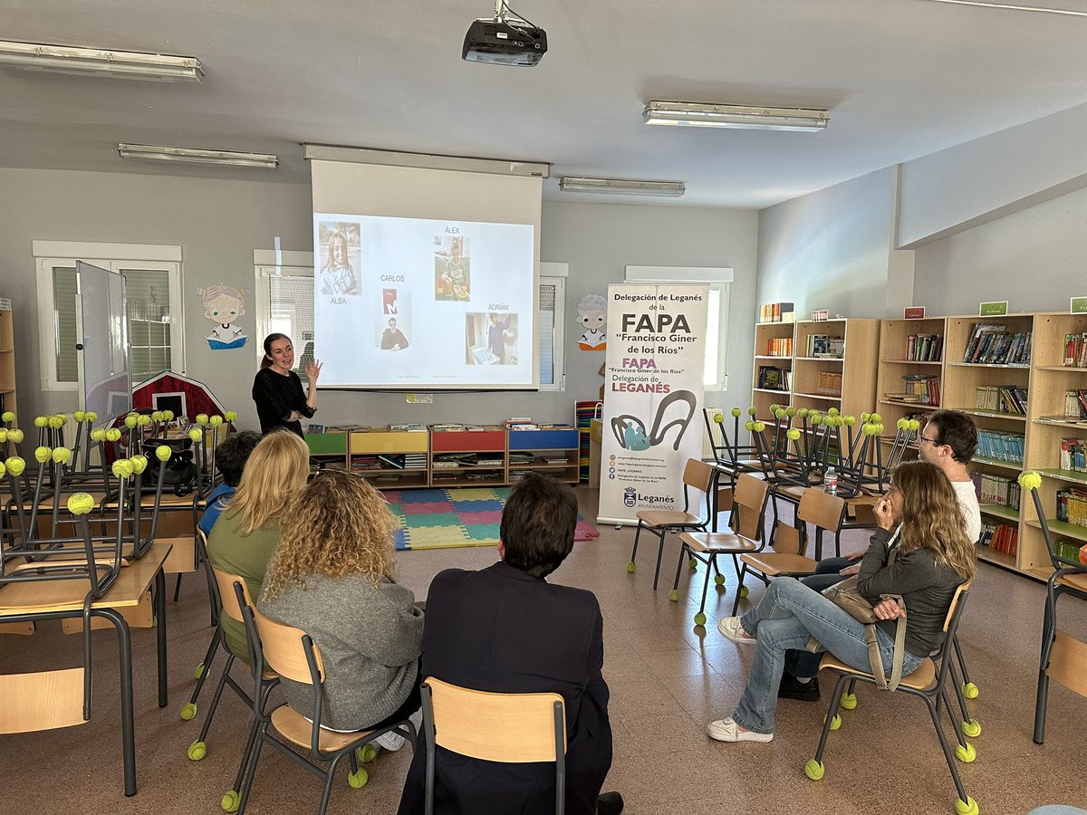 AytoLeganes's tweet photo. 👩🏻‍🔬 La charla de Ana Vidal Retana (coordinadora de @ProTGD en Leganés) nos ha acercado al autismo

🏫 Organizada por el AMPA del CEIP Gonzalo de Berceo (La Fortuna) y la @FAPA_Giner_Rios

Han asistido el alcalde @marecuencopp y la edil de Educación @MercedesULEG 

#Formautismo https://t.co/twISmL32GV