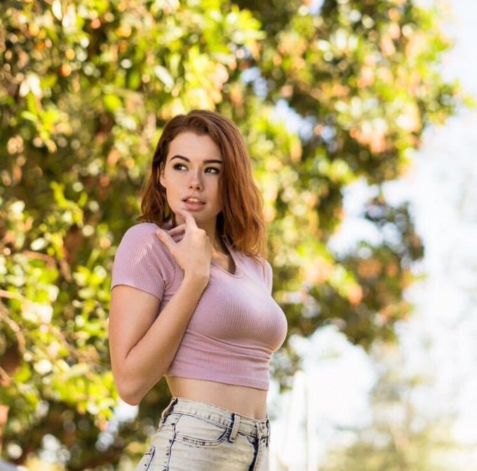 Sabrina Lynn’s pics and videos