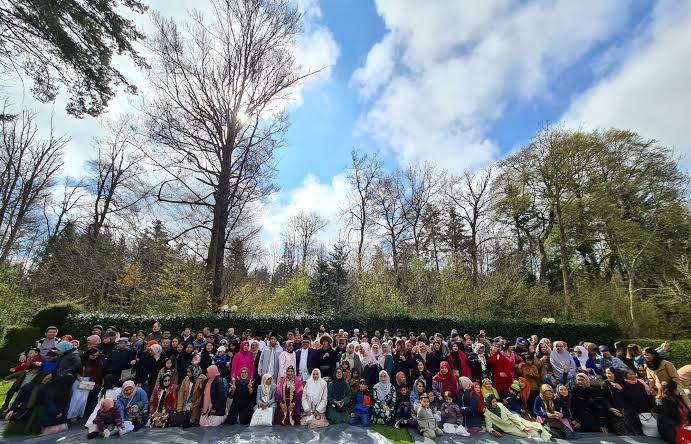 Jisan Chowdhury ๐จ๐ฆ๐จ๐ญ๐ซ (@jisan002) on Twitter photo Sharing the joy of Eid with relatives,
 We all build a beautiful world together.
 Eid Mubarak.
#EidAlFitr.#EidMubarak
#EidAlFitr2024.#Eid_Mubarak Sharing the joy of Eid with relatives,
 We all build a beautiful world together.
 Eid Mubarak.
#EidAlFitr.#EidMubarak
#EidAlFitr2024.#Eid_Mubarak