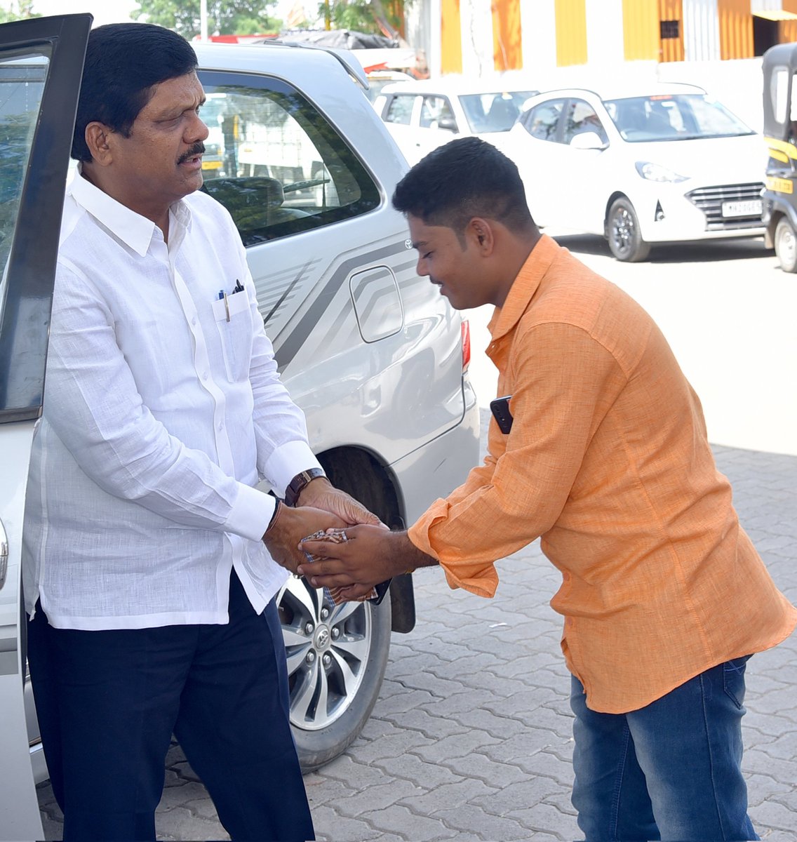 KrishnaRithe1's tweet image. #महाविकास_आघाडीचे #कल्याणराव काळे #साहेब यांची #जालना_लोकसभा उमेदवारी जाहीर #झाल्याबद्दल हार्दिक #अभिनंदन..!
@drkalyankale