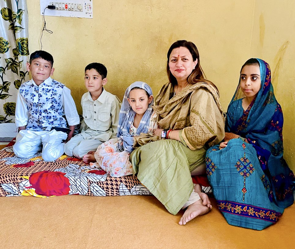 RekhaMAHAJAN7's tweet photo. #eidmubarak2024
Celebrating #Eid_Al_Fitr with our Muslim friends ,family and loved ones
At #bhatindi
#district #JammuSouth
#bahuConstituency
@RavinderRaina @ashishsood_bjp @AshokKoul59 @tarunchughbjp @blsanthosh @JPNadda @AmitShah https://t.co/4W4AB12jPy