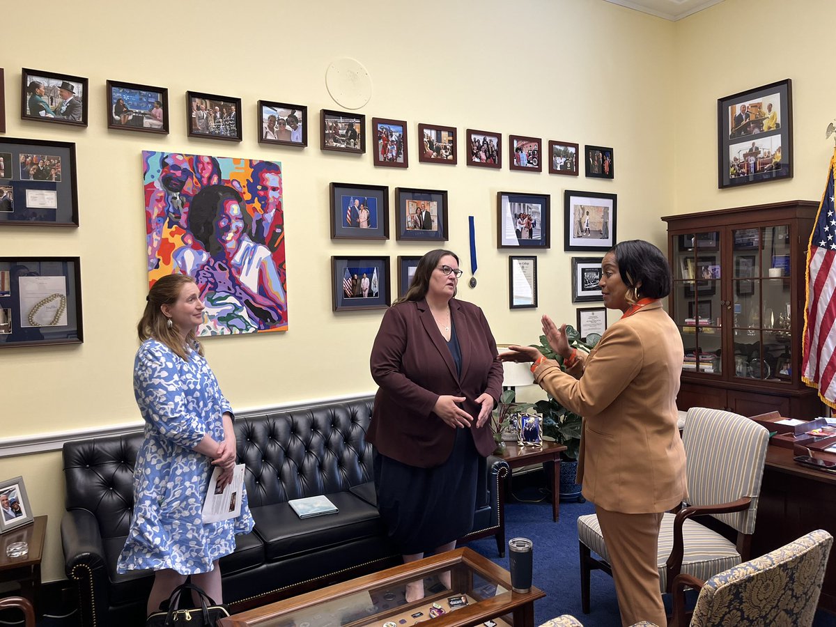 Met with @SavetheChildren to discuss our shared commitment to fighting global hunger. A Farm Bill that strengthens programs like Food for Peace & McGovern-Dole Food for Education are critical to alleviating food insecurity.
