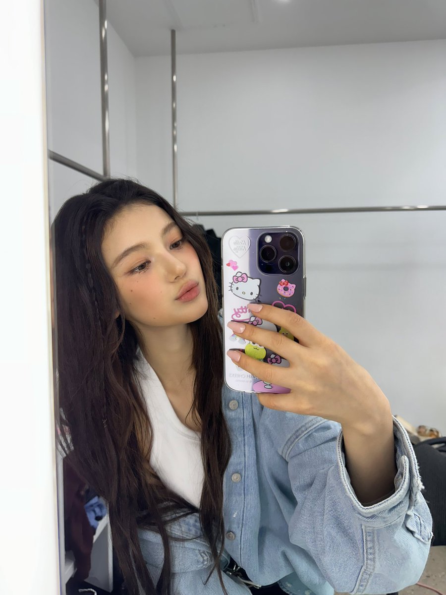 L0V3__KPOP's tweet photo. 다니엘 생일 축하해 🎉🎉🎉🎂
#HAPPY_DANIELLE_DAY 
#NewJeans #뉴진스 #DANIELLE
#AllEyesOnDanielle
#Happy_Danielle_Day
#4월의_햇살_모다니 https://t.co/HYOfQdC9o2