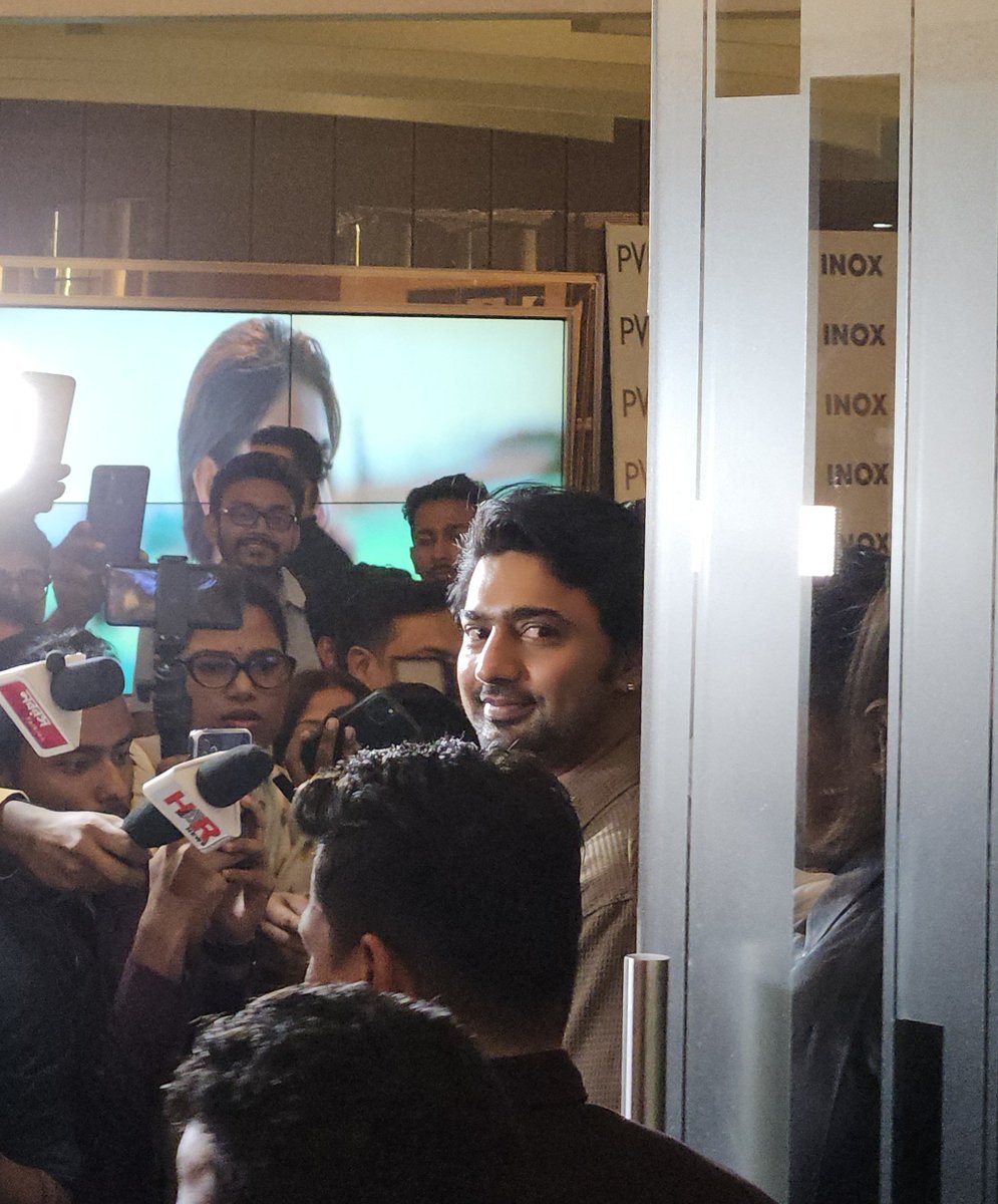 was going past Inox, and randomly saw Dev walking in suddenly and a big crowd immediately gathered. He was going to Mirza premiere. @idevadhikari