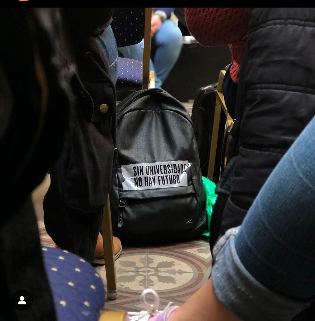 Sin Universidades no hay futuro 🤕
Pensé sinceramente que esta era una decisión saldada. 
Son días difíciles, pero ya tenemos incorporada la respuesta: La Educación y la Ciencia Pública se defienden, y lo haremos el 23 de abril.