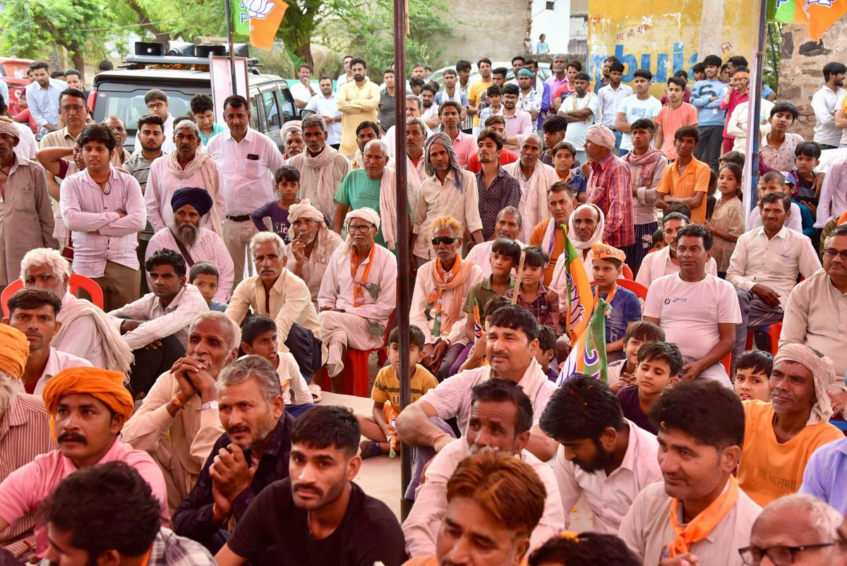 byadavbjp's tweet photo. आज रामगढ़ के बडबरा, गोविन्दगढ़, भागीरथ धर्मशाला (गोविन्दगढ़), न्याणा, सैदमपुर, खेडामहमूद, नसवारी, मालपुर, बरवाड़ा में अपने जनसम्पर्क कार्यक्रम के अंतर्गत अलवर की जनता से मिला।

मुझ पर स्नेह और आशीर्वाद बरसाने के लिए जनता-जनार्दन का हार्दिक आभार। https://t.co/FOT7rS6HsU