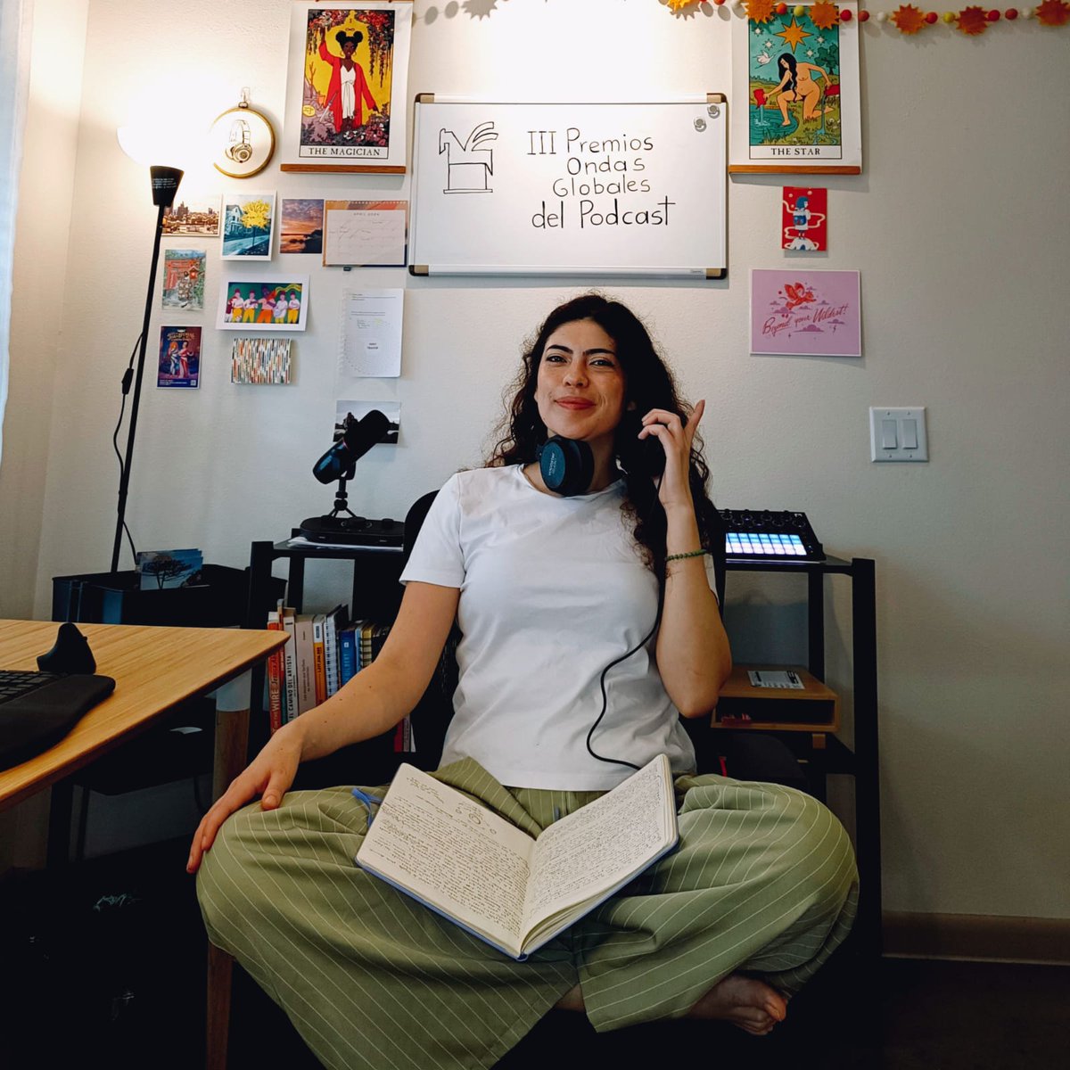 LauraUbate's tweet photo. Desde este rincón del mundo escuché y voté como miembro del jurado para esta edición de @Premios_Ondas Globales del #Podcast. 👏Aquí van algunas conclusiones de este proceso maravilloso donde le puse el oído a la producción de audio digital en nuestro idioma 🧵 https://t.co/4XKkLgnulU