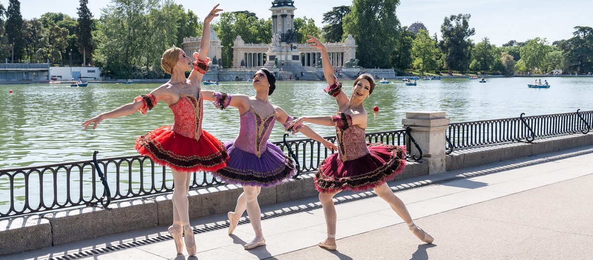 LES BALLETS TROCKADERO DE MONTE CARLO! 4/19-8pm at QPAC. A unique all-male ballet troupe that parodies the conventions of romantic and classical ballet. TKTS: visitQPAC.org #LiveEntertainment #Dance #Ballet #Comedy @ItsInQueens @QCC_CUNY sponsored in part by @Lynn4NYC