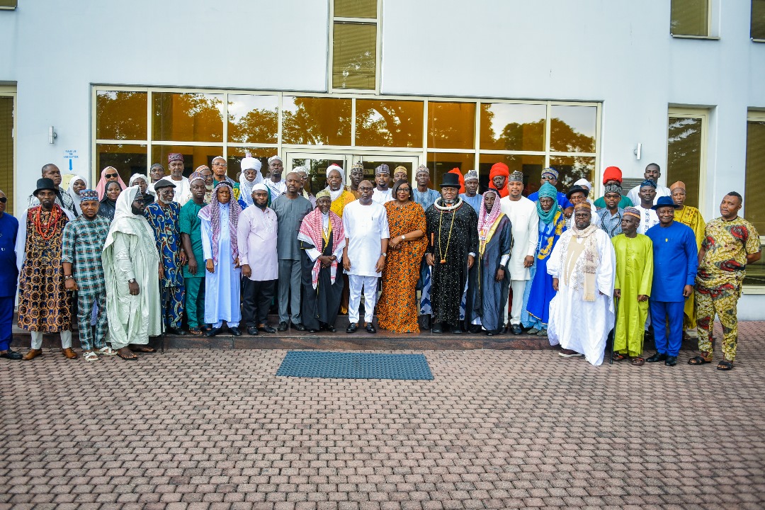 Today, I received a delegation of the Rivers State Muslim Community on an Eld-el-Fitr visit. The auspicious visit opened a new vista of dialogue and in the spirit of the season, we promised to continue supporting them in every way possible. We assured them of our determination to