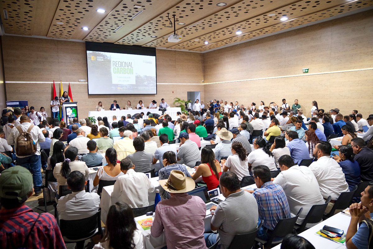 CesarOrtiZorro's tweet photo. ¡Empezamos el proyecto de agroindustrialización en Casanare! 

Anunciamos inversión superior a los $150.000 millones de pesos para la ampliación de áreas y la construcción de plantas agroindustriales de café, maíz, cacao, ganadería, porcícola y de cereales. Gracias @MinAgricultura @jmojicaflorez por su aporte y creer en esta apuesta de transformación, industrialización y generación de miles de empleos en nuestro Departamento. 

El futuro del país está en el sector agropecuario y aquí en la Orinoquia vamos a construir la despensa agrícola que necesita Colombia y el mundo. #Casanare100Días