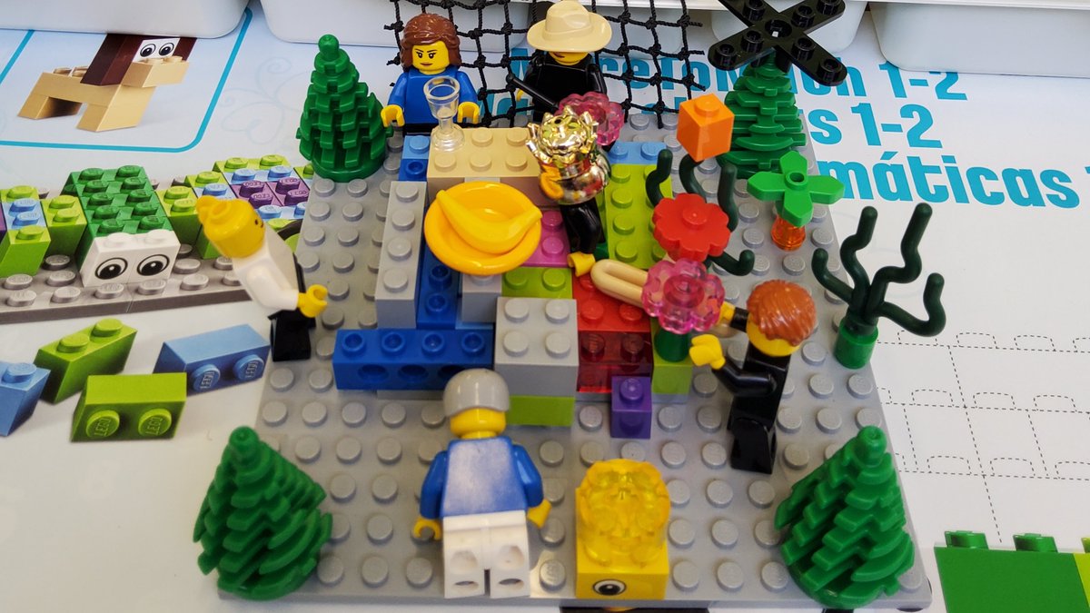 Pinner library held another of the always popular #lego events last weekend - we ❤ these two pics!