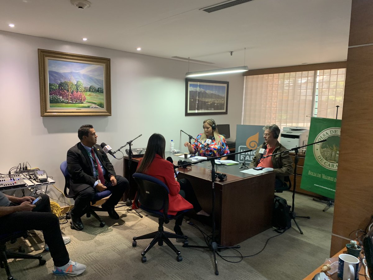 #EnVivo | <a href="/ginettegm/">Ginette Gonzalez</a> y <a href="/arojasjimenez/">Andres Rojas Jimenez</a> entrevistan a Stephany Suárez, pdta. <a href="/Interbono/">Interbono Casa de Bolsa</a> y a Ramiro Pineda, Gerente de Innovación y Tecnología de la #BVC, por <a href="/Unionradionet/">Unión Radio</a>