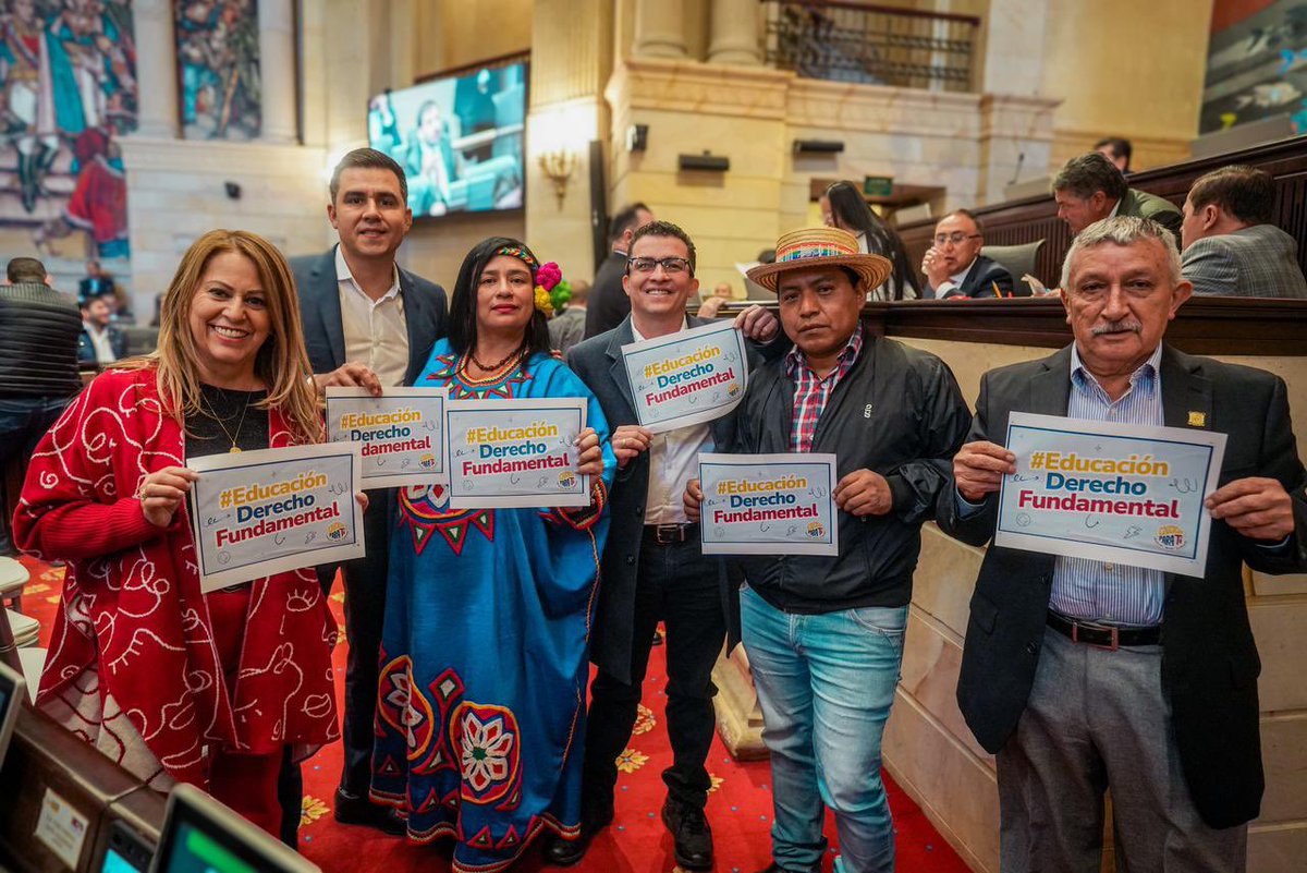 Continuamos con la discusión y votación del articulado del proyecto de ley estatutaria #EducaciónDerechoFundamental en la @CamaraColombia. La educación nos une y genera los consensos que el país necesita para avanzar hacia la equidad con #JusticiaSocial.