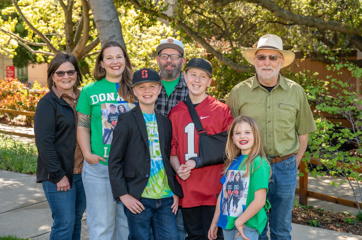 In celebration of Donate Life Month, a flag raising ceremony honored those who've given the ultimate gift of life through organ donation. Jaxon, a brave kidney transplant recipient, raised the flag in gratitude to his living donor, Sarah. bit.ly/3PYDZ4y #DonateLifeMonth