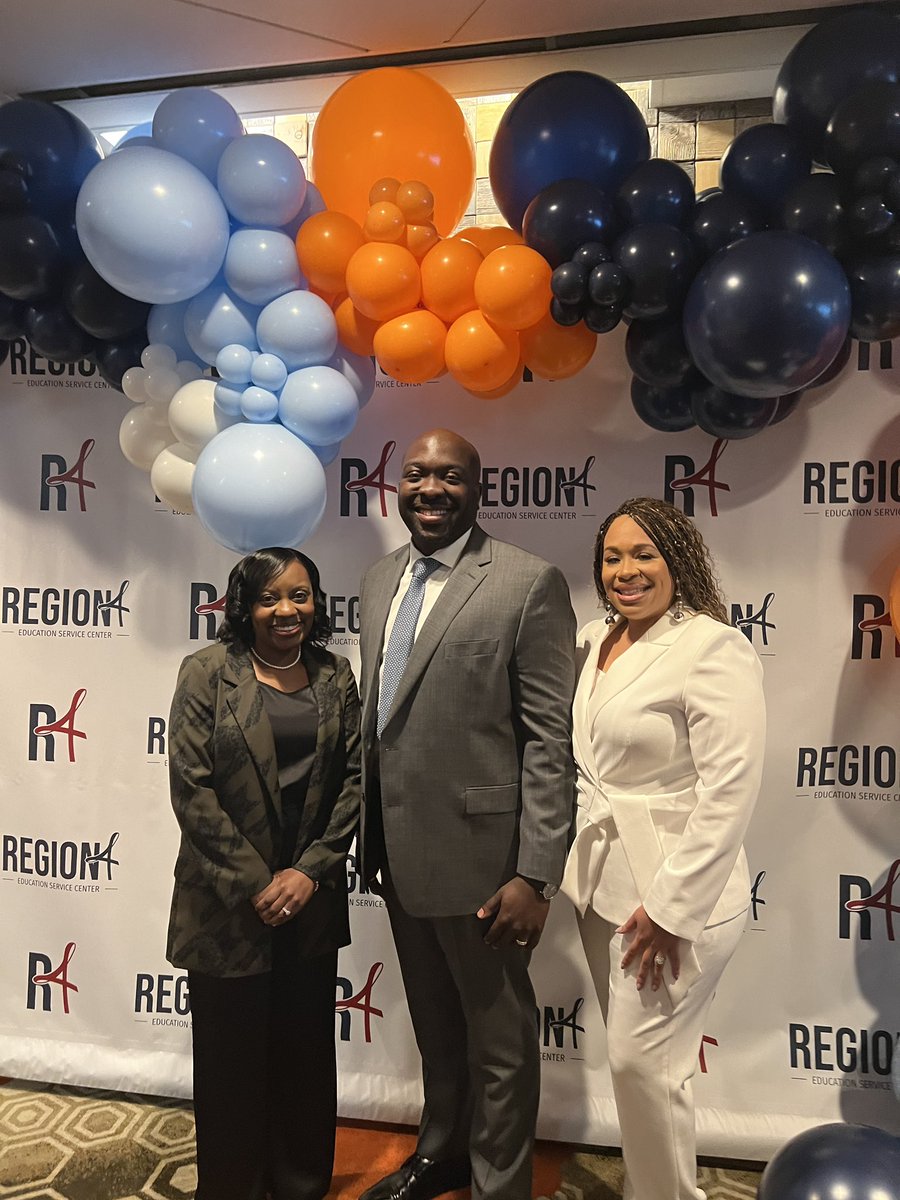 🙌🏽 A round of applause for the outstanding school principals of @SheldonISD! Your dedication to your students and staff is truly commendable! #R4PrincipalRecognition #MakingADifference