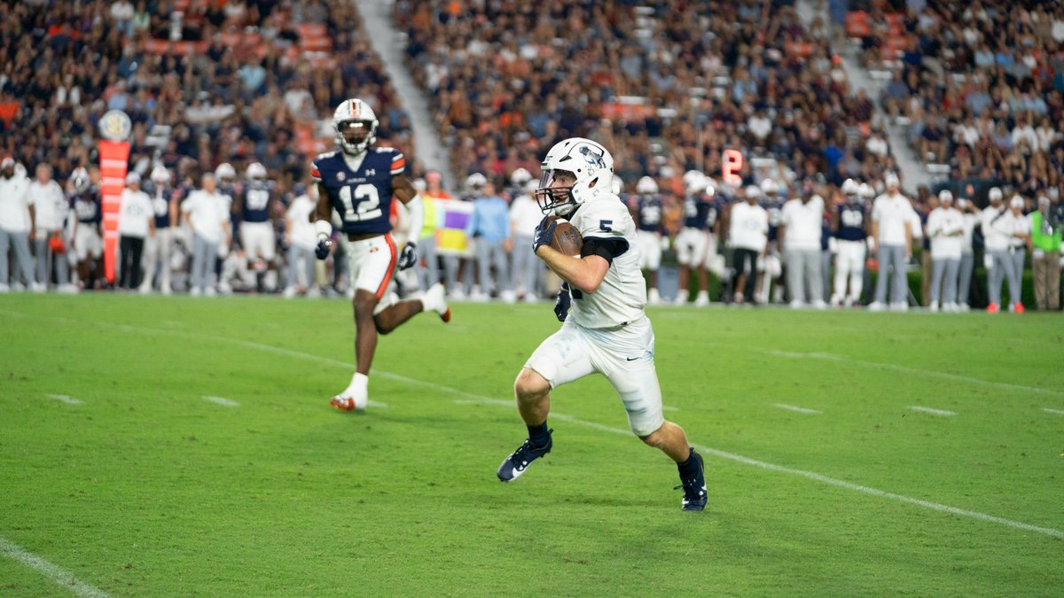 #AGTG After a great conversation with @CoachBBognar, I’m BLESSED and Honored to receive a(n) offer to Samford University!! @HatchAttack1 @CoachB_Defense @RduttonRich @DarrellMiles20 @CSmithScout