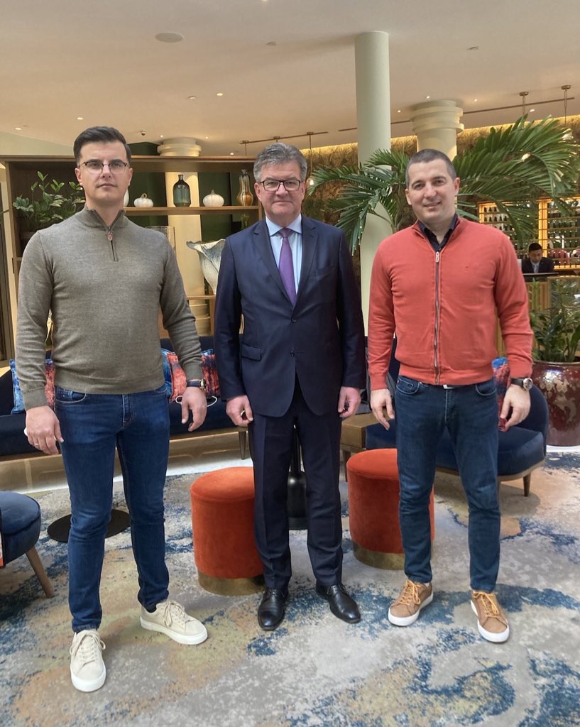 Had a productive meeting with 🇲🇪 DPM <a href="/BecicAleksa/">Aleksa Bečić</a> in Brussels on using the current momentum for 🇪🇺 integration. The success of Montenegro’s ambitious 🇪🇺 agenda fully depends on the country’s continued commitment to reforms, political maturity and stability of its government.