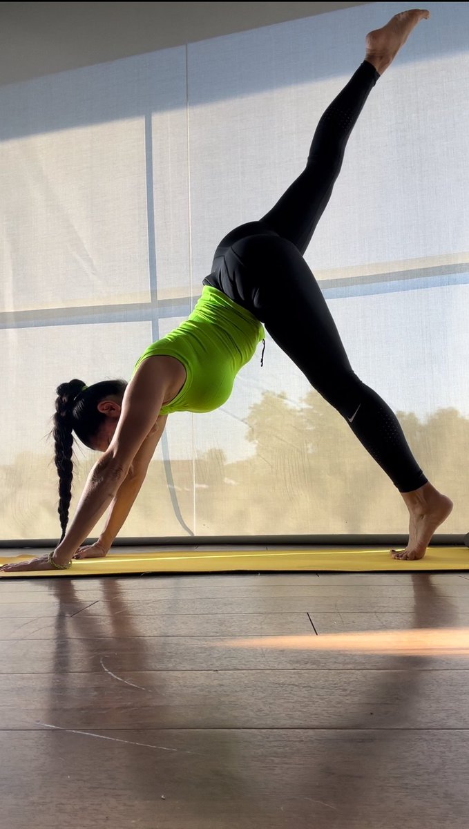 “Busca paz para tu mente y obtendrás salud para tu cuerpo”. #yoga #Miercoles #amorpropio #mujeresfuertes