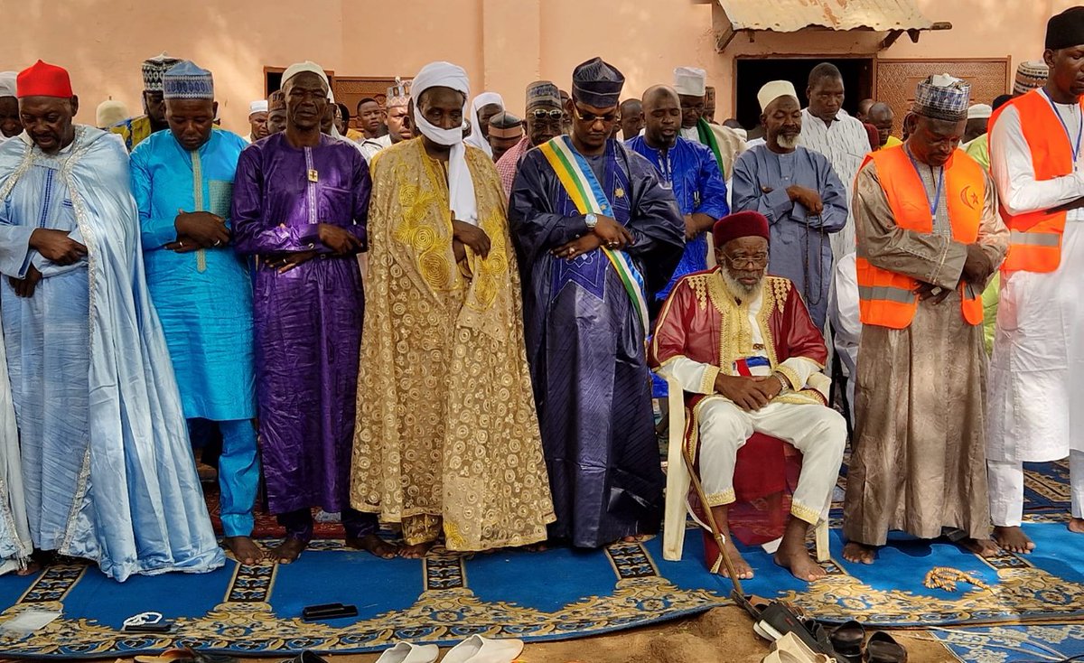 #CentralAfricanRepublic : The President of the Republic Faustin Archange Touadera and other members of the government attended the end of Ramadan prayers at the Atik Mosque on PK5 in Bangui on 10 April 2024