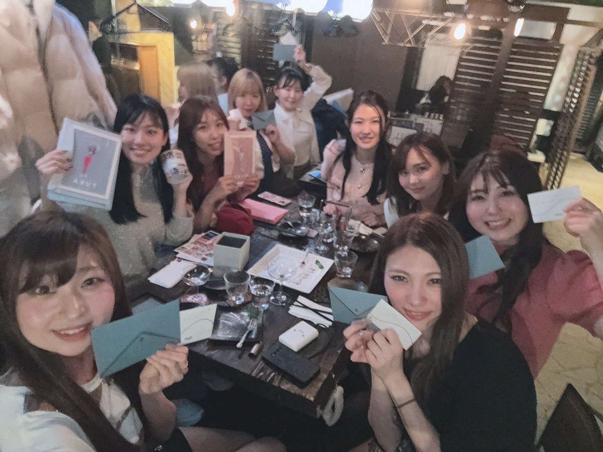 Rs__generation's tweet photo. #Rs_generation #少女時代
R's卒業＆お疲れ様会をメンバー全員でしてきました☺️1人は初期メンバーなので4年、もう1人は2年！！たくさん一緒に踊ってくれました✨R'sのいいところ��卒業してもみんな仲が良い所💕だから卒業ではあるけど、これからもよろしくね✨
2人に幸あれ🫶🫶 https://t.co/anLGWvWZw1