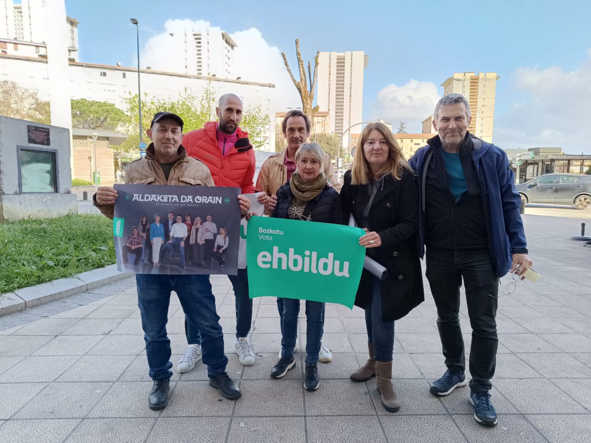 EOtxarkoaga's tweet photo. Seguimos sacando la campaña adelante y de a lo bajini nada de nada; aquí a tope, dándolo todo y de buen humor.
#PeioOtxandiano #EHBildu #Otxarkoaga #Txurdinaga #Bilbao #Bizkaia #EuskalHerria #BasqueCountry https://t.co/3vhV51C4VB