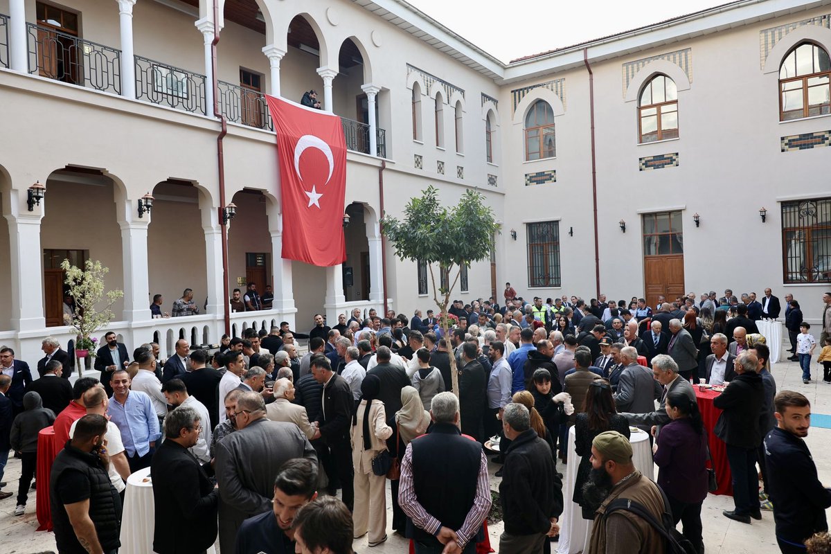 Kaymakamımız Sayın Murat Sefa Demiryürek’in ev sahipliğinde İskenderun Kaymakamlığı avlusunda düzenlenen bayramlaşma programına katıldık. Emniyet Müdürümüz,Jandarma Komutanımız, resmi kurum müdürlerimiz,STK temsilcilerimiz ve birbirinden değerli hemşehrilerimizle bayramlaştık.…