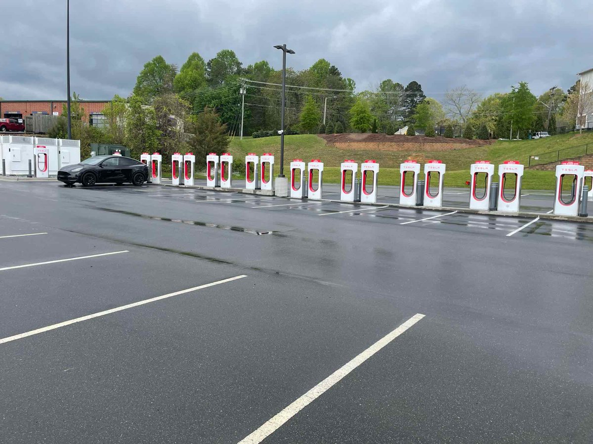 New Tesla Supercharger: Burlington, NC - Garden Road (20 stalls) tesla.com/findus?locatio…