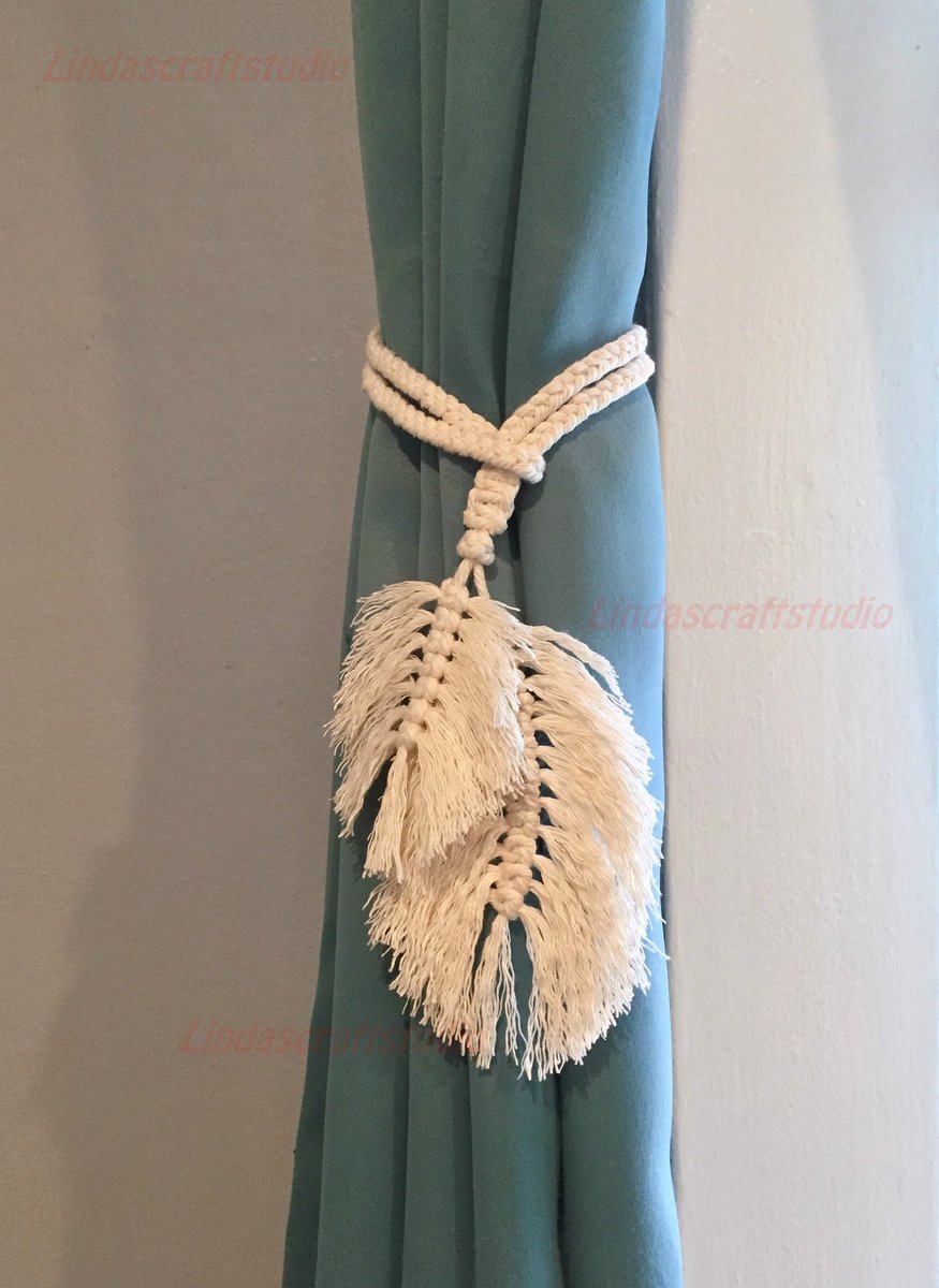 Excited to share this #macrame #feather #curtain #tieback lindascraftstudio.etsy.com/listing/814404…