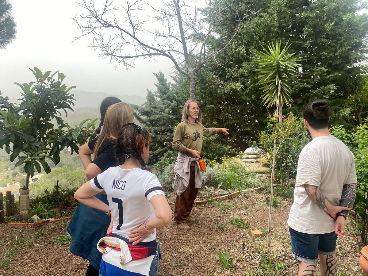 IEplena's tweet photo. El pasado fin de semana pudimos compartir una maravillosa experiencia en el Master de Mindfulness y Equilibrio Emocional de la @InfoUMA con Juan Jamchen, en el taller de Ecología sostenible y conciencia natural en su jardín botánico #gestionemocionalconsciente #naturaleza https://t.co/U4ZiVrS6Pf