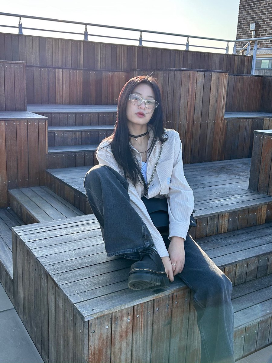 picbaemon's tweet photo. AHYEON ??????????!!!!!!!!!!!!!!!!! https://t.co/bcOwVQRU7n