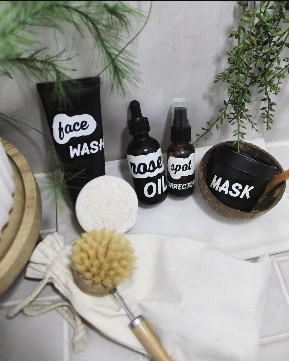 🗣️ Say hello to your new best friend 😍🥳

The clear skin kit features 4 face care products!! 

🌱 face wash 
🌱 clay mask 
🌱 spot corrector 
🌱 rose hip oil 

#skincare #facecare #facewash #claymask #roseoil #spotcorrector  #smallbusinessowner #blackowned #skincareroutine