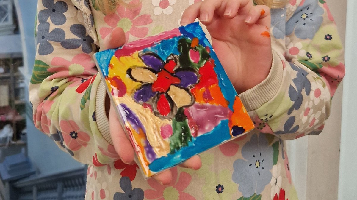 Great little craft session decorating a tile @SalfordMuseum today.