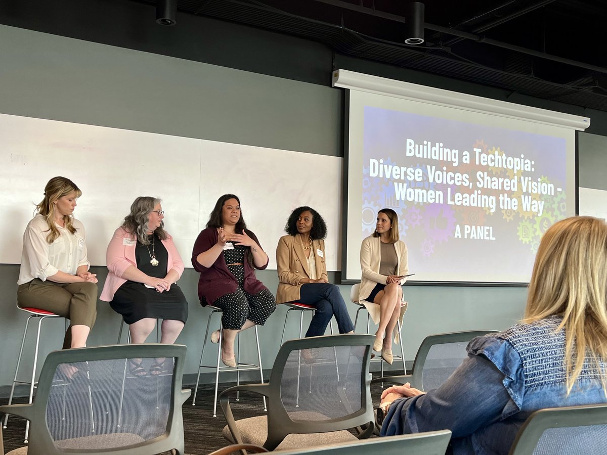 ObjectComputing's tweet image. Valuable insights on self-advocacy, mentorship &amp;amp; negotiating were shared at the #STLTechWeek Building a Techtopia panel. Thanks to Laura Lakhwara for facilitating and to Kianna Reed, Tricia O&apos;Brien, Sam Bley, and Emma Richardson for their fantastic contributions! #WomenInTech