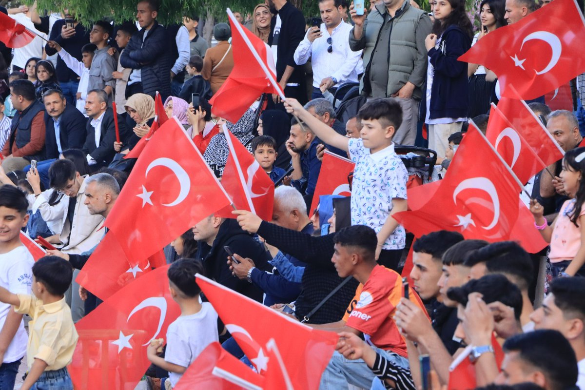 Kulaklarınızın pasını silecek bir müzik şöleni sizlerleydi. Şanlı Kurtuluş; #11Nisan Destanı, Urfa Ahengi Müzik Topluluğu'nun hazırladığı 'Kurtuluş Temalı' konser ile devam etti🎶