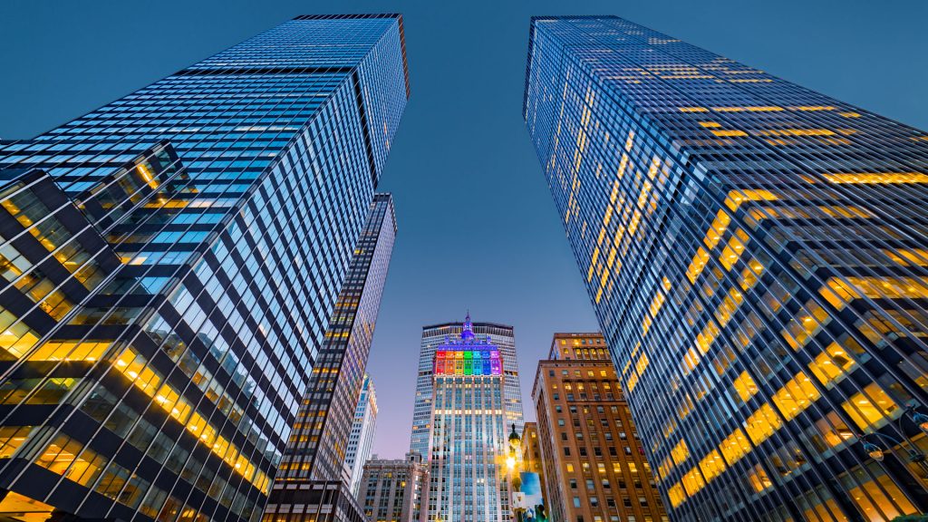 Günün Fotoğrafı 📷 Upward view of New York City skyscrapers at dusk, New York, USA