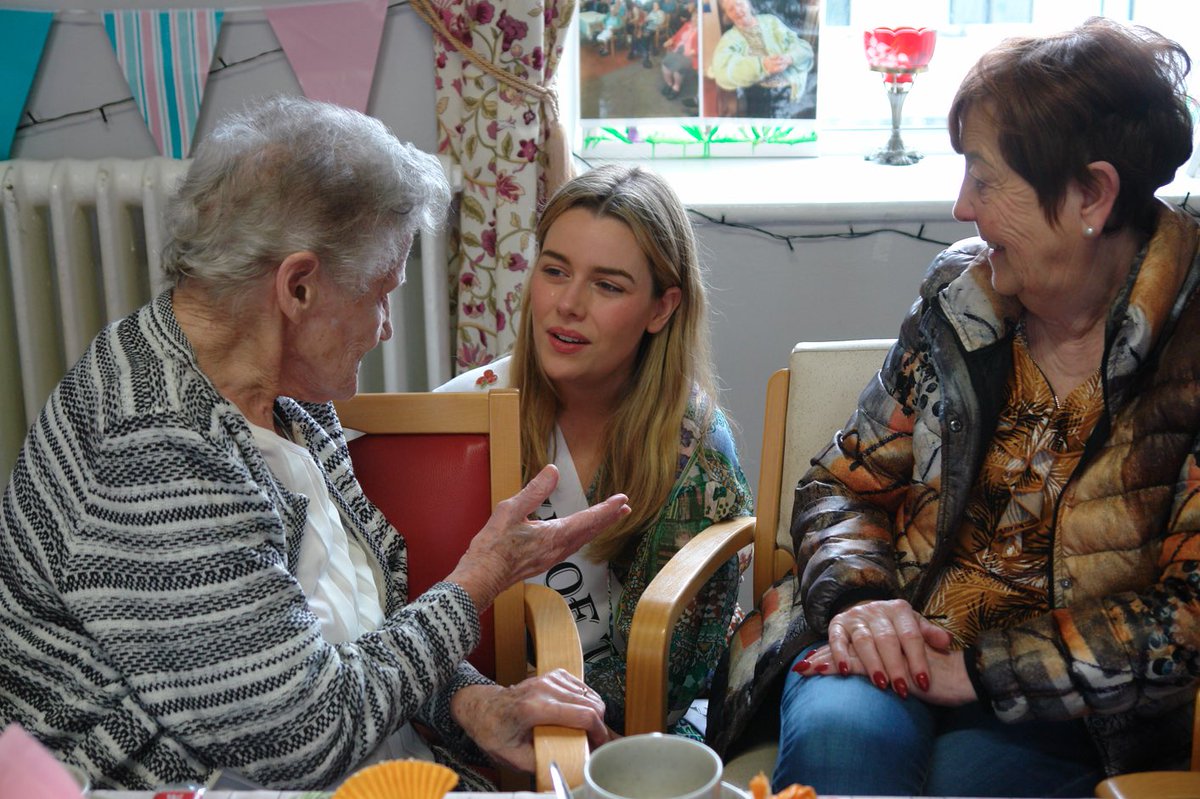 ResidentsCafe's tweet photo. @RoseofTralee_  Roisin Wiley visit to our Residents Cafe , more photos 🌹@CommHealthMW https://t.co/Yp2F0bB59L