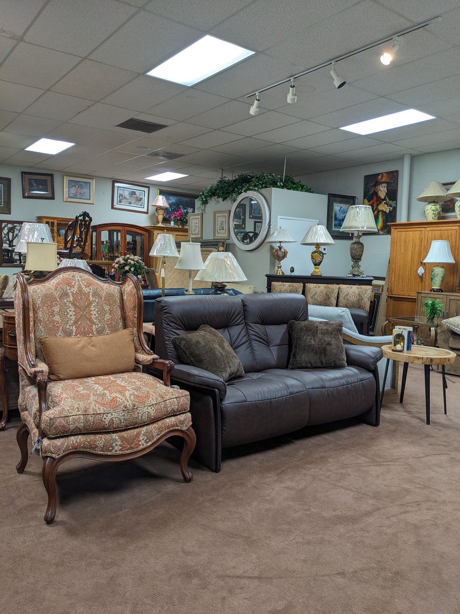 Huge savings on our Bargain Room items, 50-70% OFF tagged prices. Perfect time to get a luxury sofa, dining , or anything else at an unbeatable price.
#sale #leather #wood #craftsmanship #gifts #furniture #qualityfurniture #luxury #giftideas #sofa #tables #dining #art #accessoire