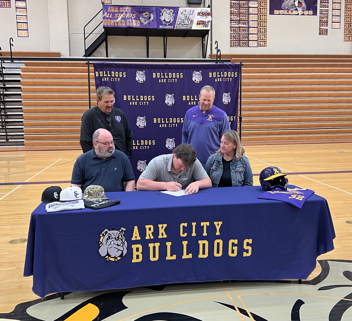 Very blessed to announce that I have signed with <a href="/SCBuildersBSB/">SCBuildersBSB</a> 
Big thanks to my friends, family, and coaches that have helped me along the way
<a href="/arkcitybaseball/">Ark City HS Baseball</a> <a href="/jbaca_12/">Jacob Baca</a> <a href="/CoachCarv11/">Coach Carv (Mark Carv)</a> <a href="/kansas_curve/">Kansas Curve</a> <a href="/CoachHoffCurve/">⚾️ James Hoffman ⚾️</a>