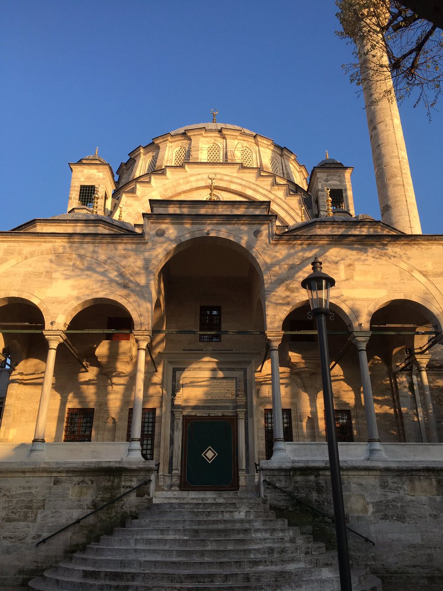 Ayazma Camii’nde gün batarken… Burayı ayrı seviyorum
